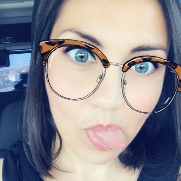 Meet your Posher, Vanessa - Picture 1 of 1